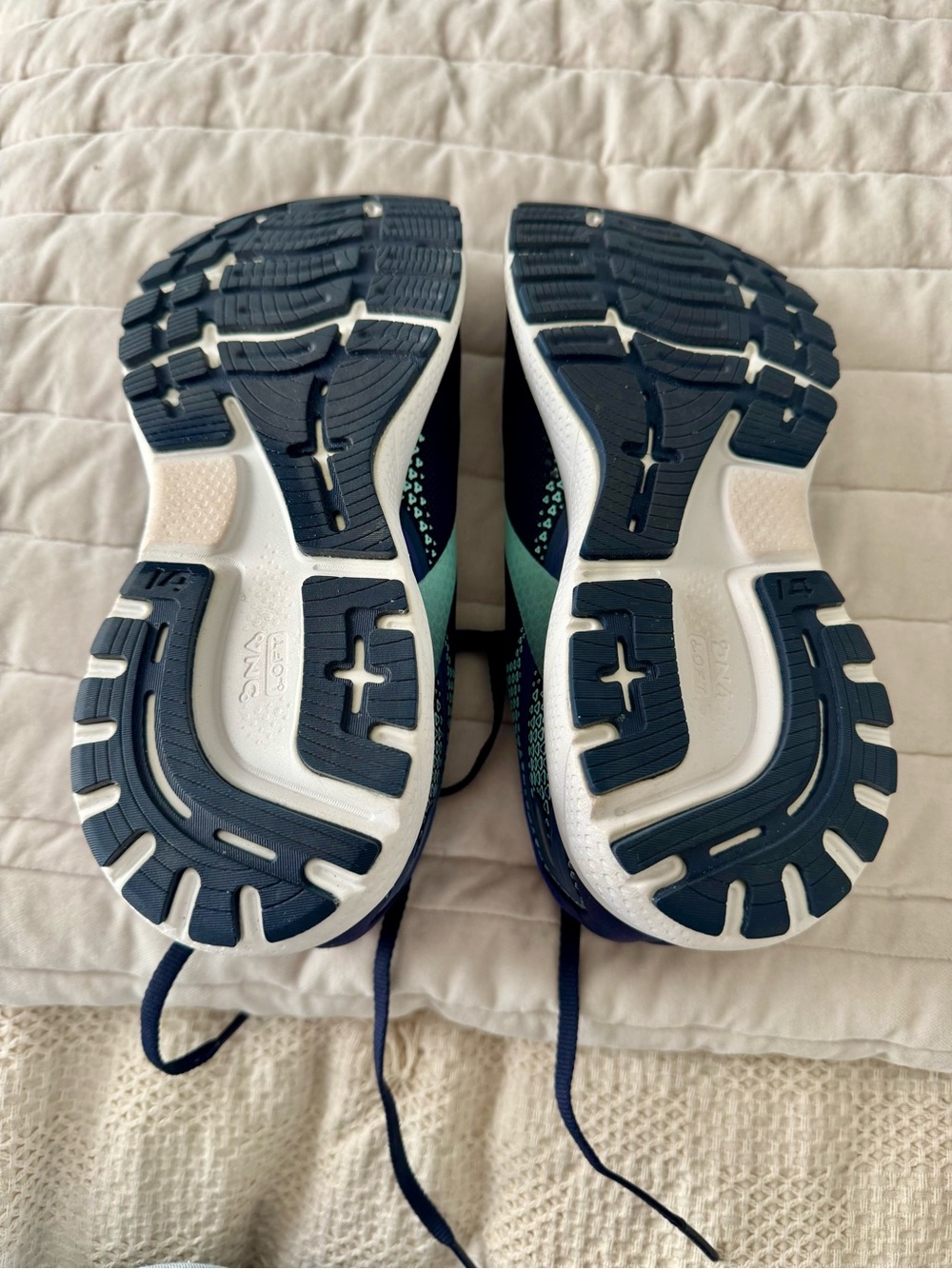 Brooks Ghost Women's Running Shoes in Navy and Mint - Picture 5 of 6